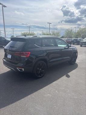 Deep Black Pearl Effect 2023 Volkswagen Taos 1.5T SE
