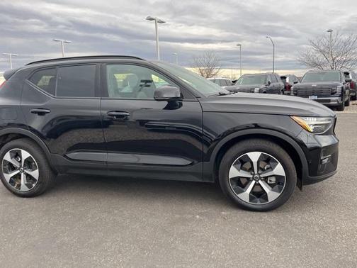 2025 Volvo XC40 B5 Plus Dark Theme