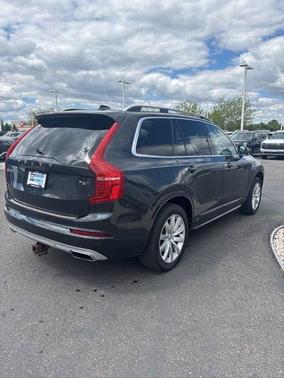 Savile Gray Metallic 2016 Volvo XC90 T6 Momentum