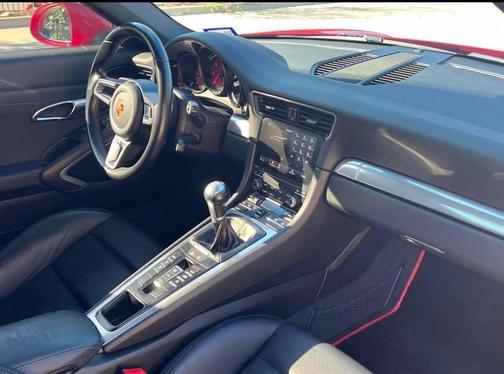 2017 Porsche 911 Carrera