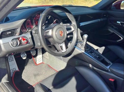 2017 Porsche 911 Carrera