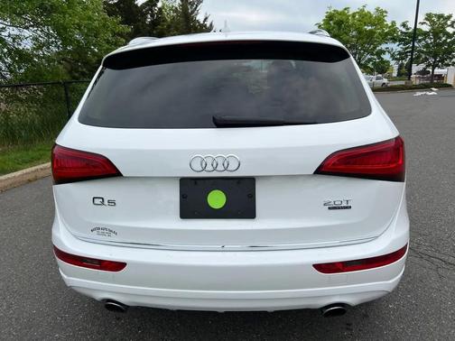 White 2016 Audi Q5 2.0T Premium