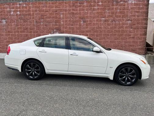 Pearl White 2007 INFINITI M35x Base