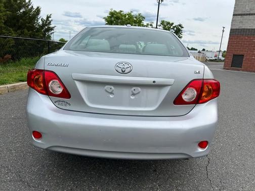Classic Silver Metallic 2010 Toyota Corolla LE
