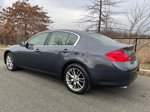 2010 INFINITI G37x Base