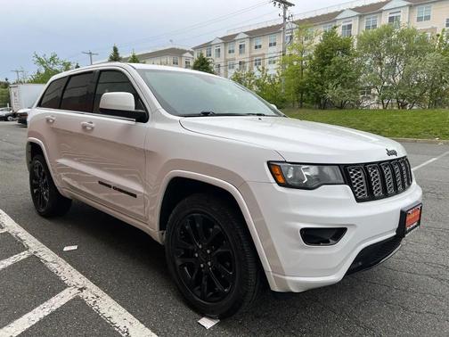Bright White Clearcoat 2017 Jeep Grand Cherokee Altitude