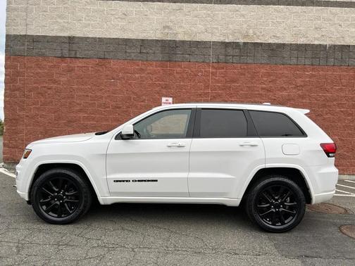 Bright White Clearcoat 2017 Jeep Grand Cherokee Altitude