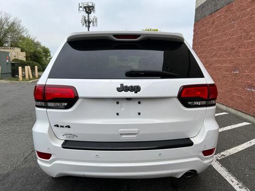 Bright White Clearcoat 2017 Jeep Grand Cherokee Altitude