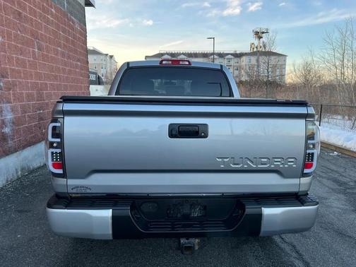 2014 Toyota Tundra SR5