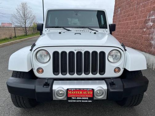 Bright White Clearcoat 2014 Jeep Wrangler Unlimited Sahara