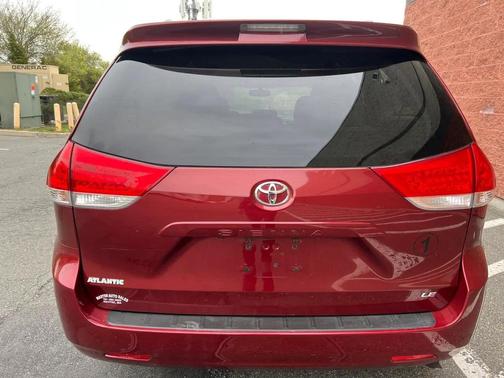 Salsa Red Pearl 2014 Toyota Sienna LE