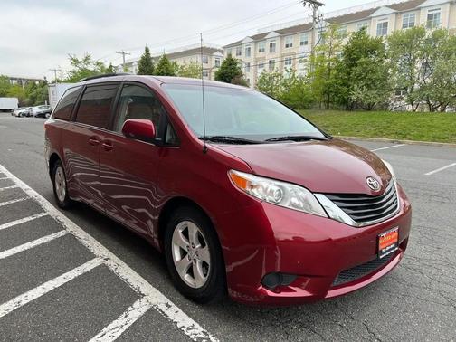 Salsa Red Pearl 2014 Toyota Sienna LE