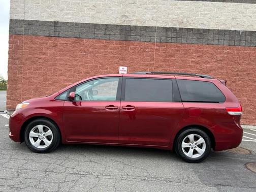 Salsa Red Pearl 2014 Toyota Sienna LE