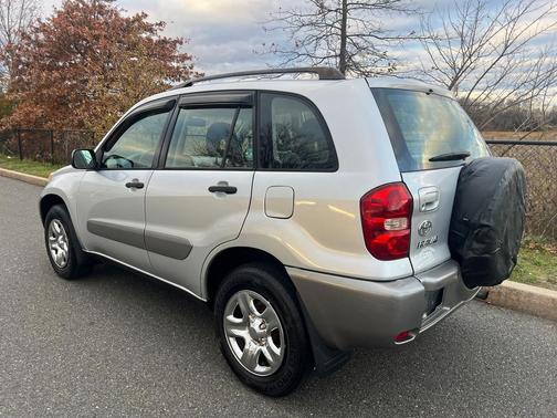 2005 Toyota RAV4 Base