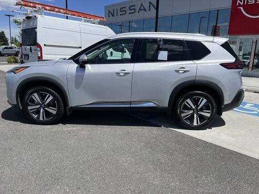 2022 Nissan Rogue SL