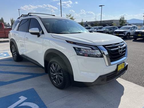 2022 Nissan Pathfinder SV