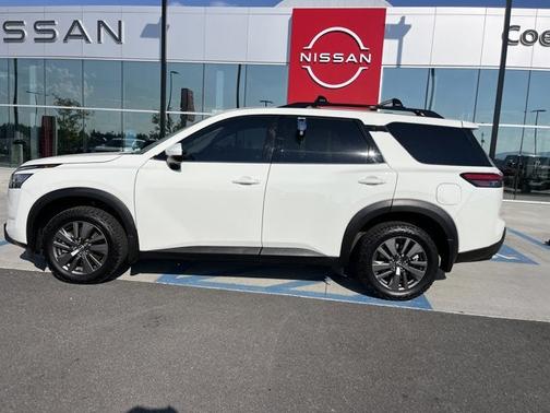 2022 Nissan Pathfinder SV