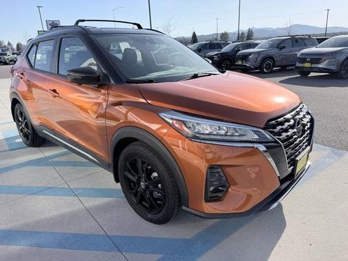Monarch Orange / Super Black 2021 Nissan Kicks SR