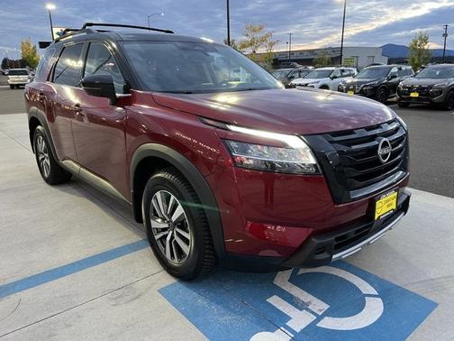 2023 Nissan Pathfinder SL