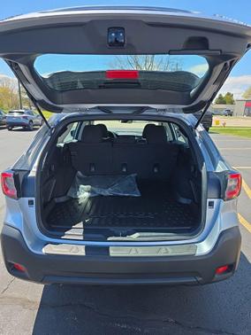 Ice Silver Metallic 2024 Subaru Outback Base