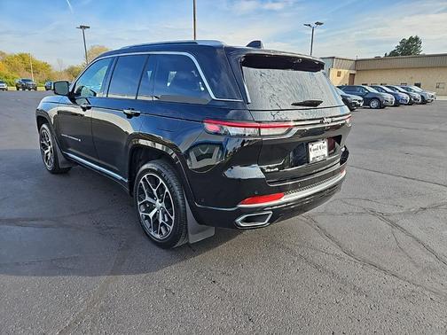 2023 Jeep Grand Cherokee Summit