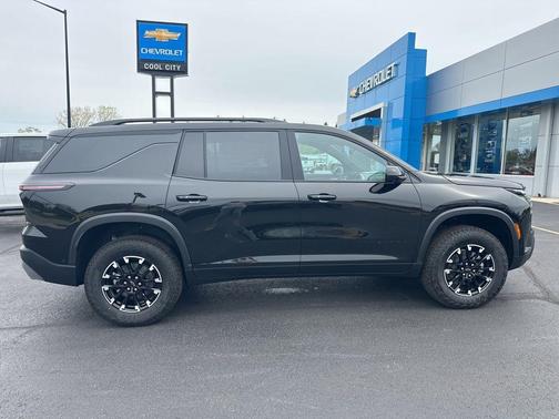 Mosaic Black Metallic 2026 Chevrolet Traverse AWD Z71