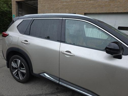 Champagne Silver Metallic/Super Black 2023 Nissan Rogue Platinum