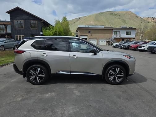 Champagne Silver Metallic/Super Black 2023 Nissan Rogue Platinum