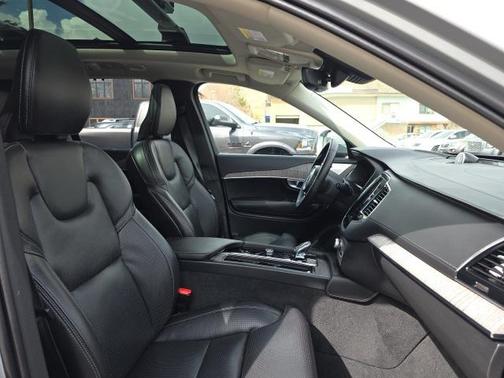 2024 Volvo XC90 B6 Ultimate Bright Theme 7-Seater