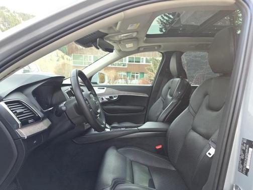 2024 Volvo XC90 B6 Ultimate Bright Theme 7-Seater