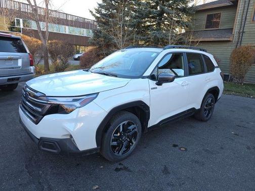 Crystal White Pearl 2025 Subaru Forester Hybrid Limited