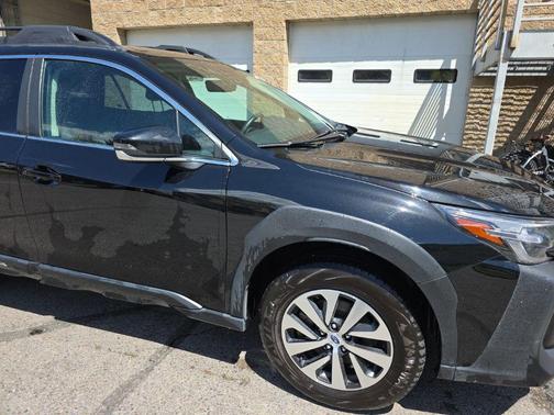 Crystal Black Silica 2025 Subaru Outback Premium