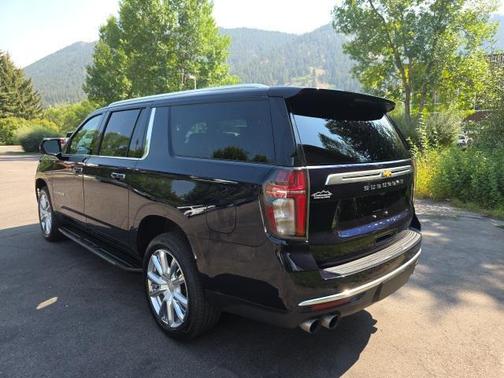 2022 Chevrolet Suburban 4WD High Country