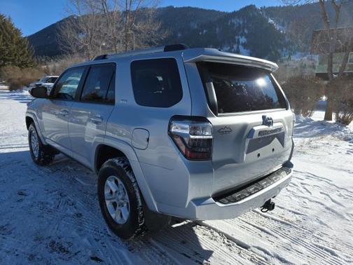 2024 Toyota 4Runner SR5