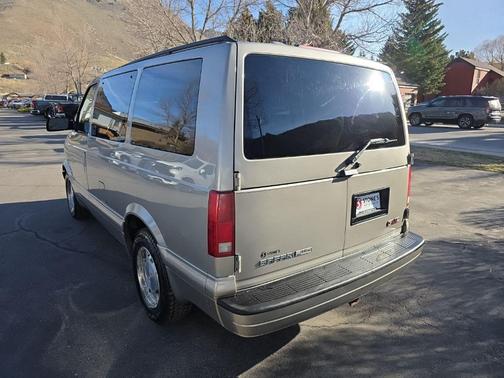 2003 GMC Safari SLE