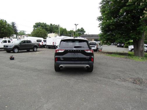 Black 2022 Ford Escape SEL