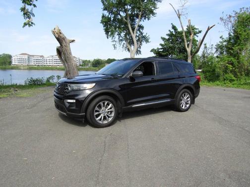 Black 2020 Ford Explorer XLT
