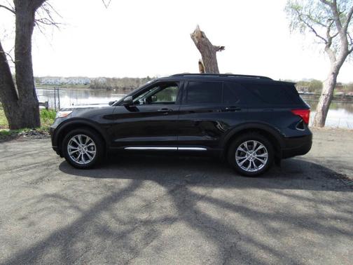Black 2020 Ford Explorer XLT