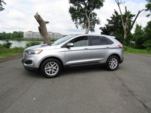 Silver 2024 Ford Edge SEL