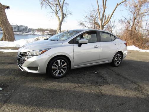 2023 Nissan Versa 1.6 SV