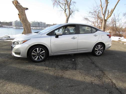2023 Nissan Versa 1.6 SV