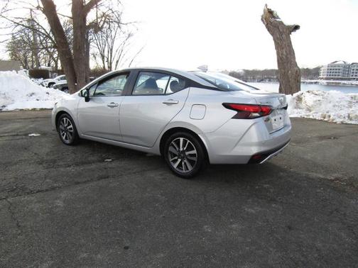 2023 Nissan Versa 1.6 SV