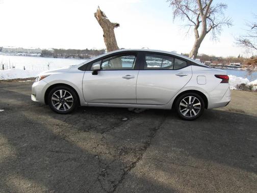 2023 Nissan Versa 1.6 SV