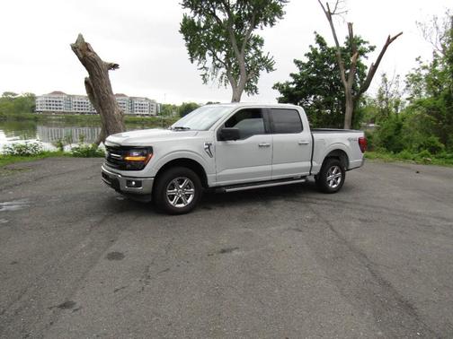 Avalanche White 2024 Ford F-150 XLT