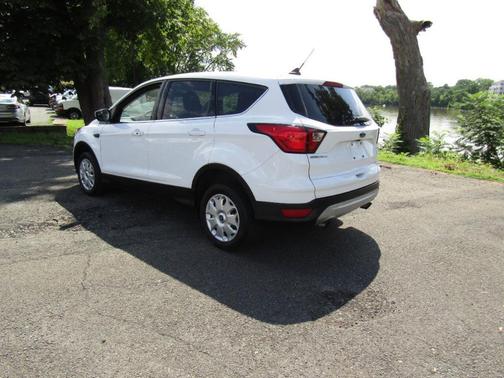 White 2019 Ford Escape SE