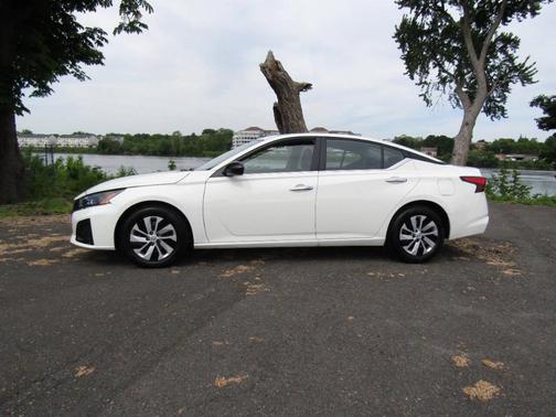 Glacier White 2024 Nissan Altima 2.5 S