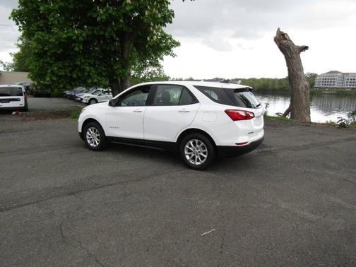 White 2019 Chevrolet Equinox LS