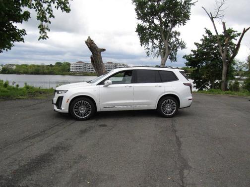 White 2020 Cadillac XT6 Sport AWD