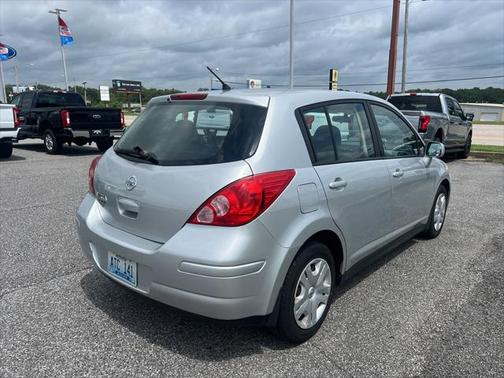 2011 Nissan Versa 1.8 S