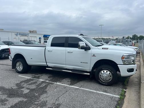 2024 RAM 3500 Laramie Crew Cab 4x4 8' Box
